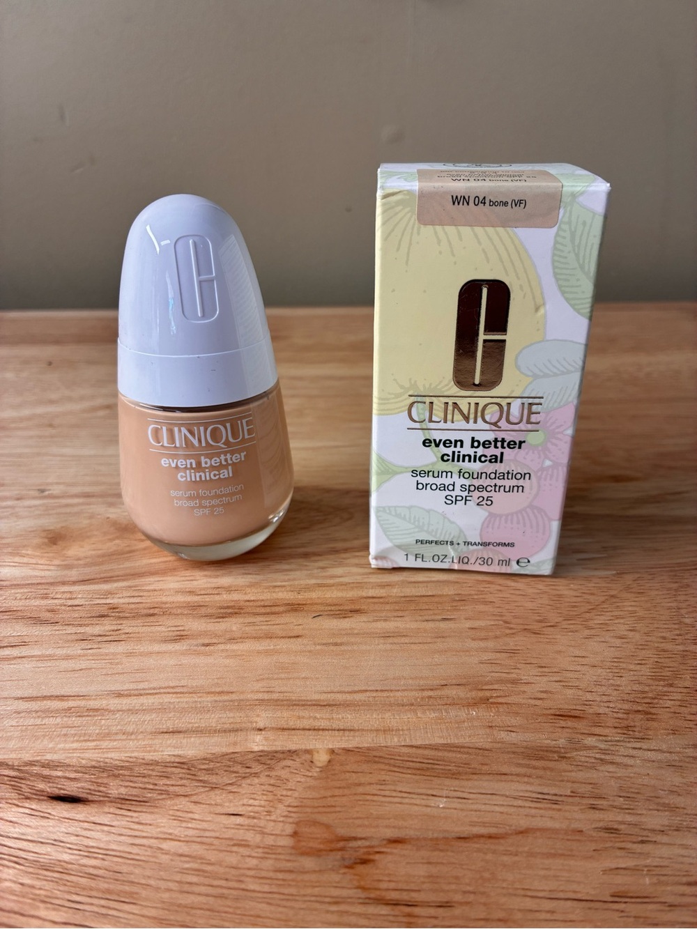 New Clinique Even Better Clinical Serum Liquid Foundation WN 04 bone (vf)